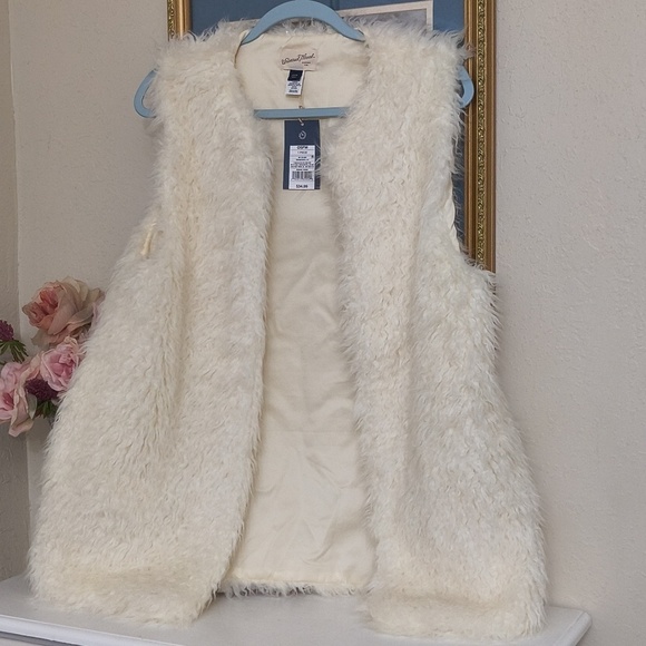 Universal Thread Jackets & Blazers - Cream Faux Fur Vest With Pockets Fall Winter Pumpkin Patch Holidays Contemporary